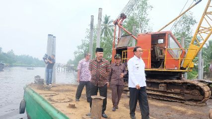  Bupati Wardan Tinjau Progres Rehabilitasi Jembatan Desa Bente Mandah